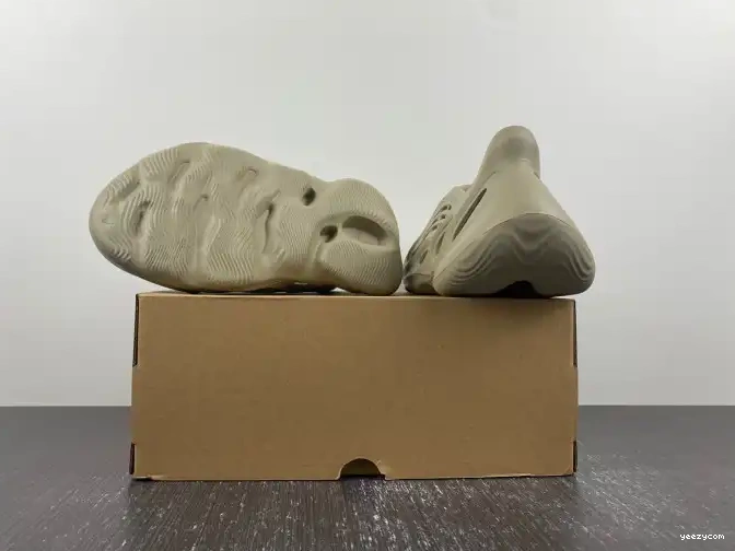 GV6840 RNR Yeezy Salt Stone Foam Adidas 0704